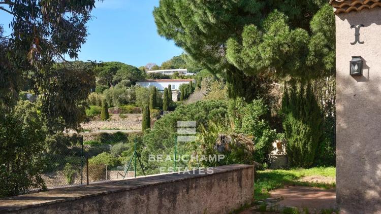 Propriété 5 chambres à rénover avec vue mer panoramique - Cannes - La Croix-des-Gardes