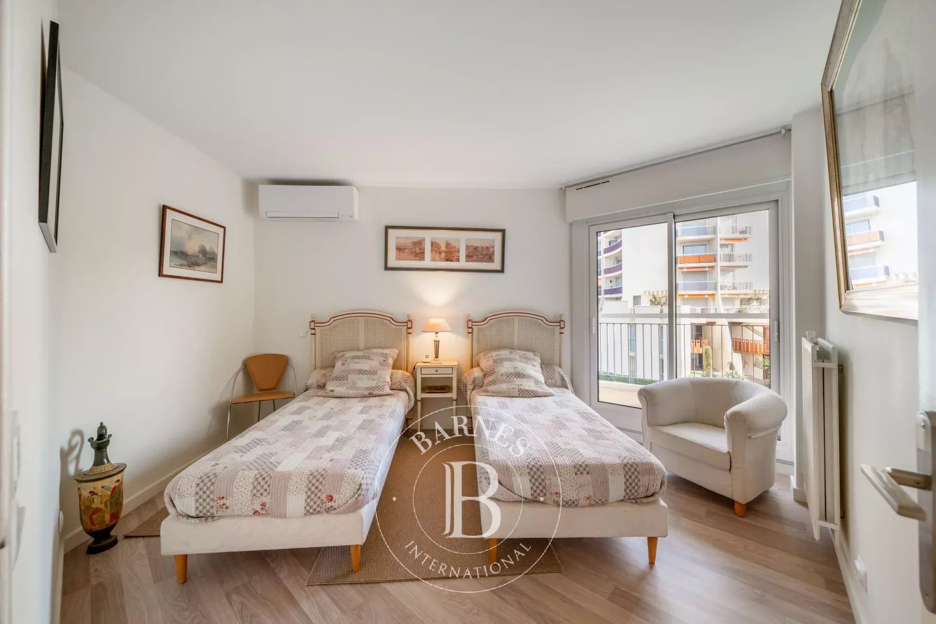 MANDELIEU LA NAPOULE - APPARTEMENT 4 PIECES RÉNOVÉ - VUE PORT