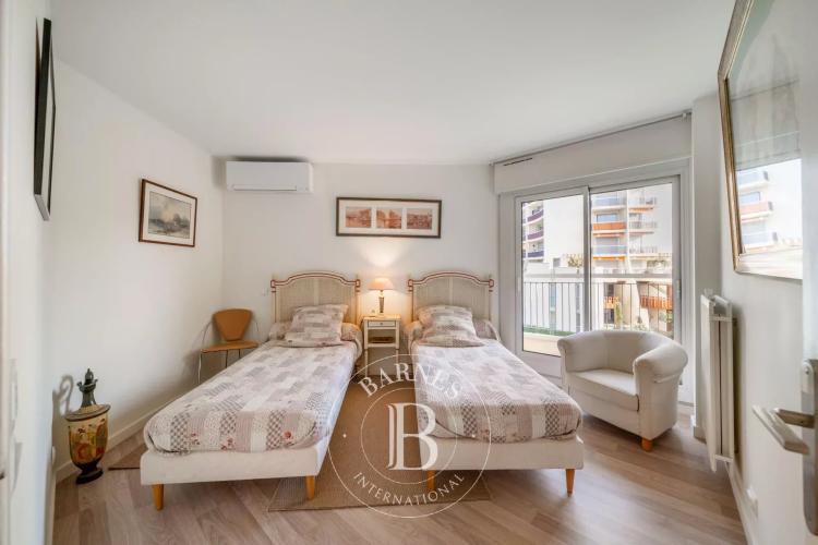 MANDELIEU LA NAPOULE - APPARTEMENT 4 PIECES RÉNOVÉ - VUE PORT
