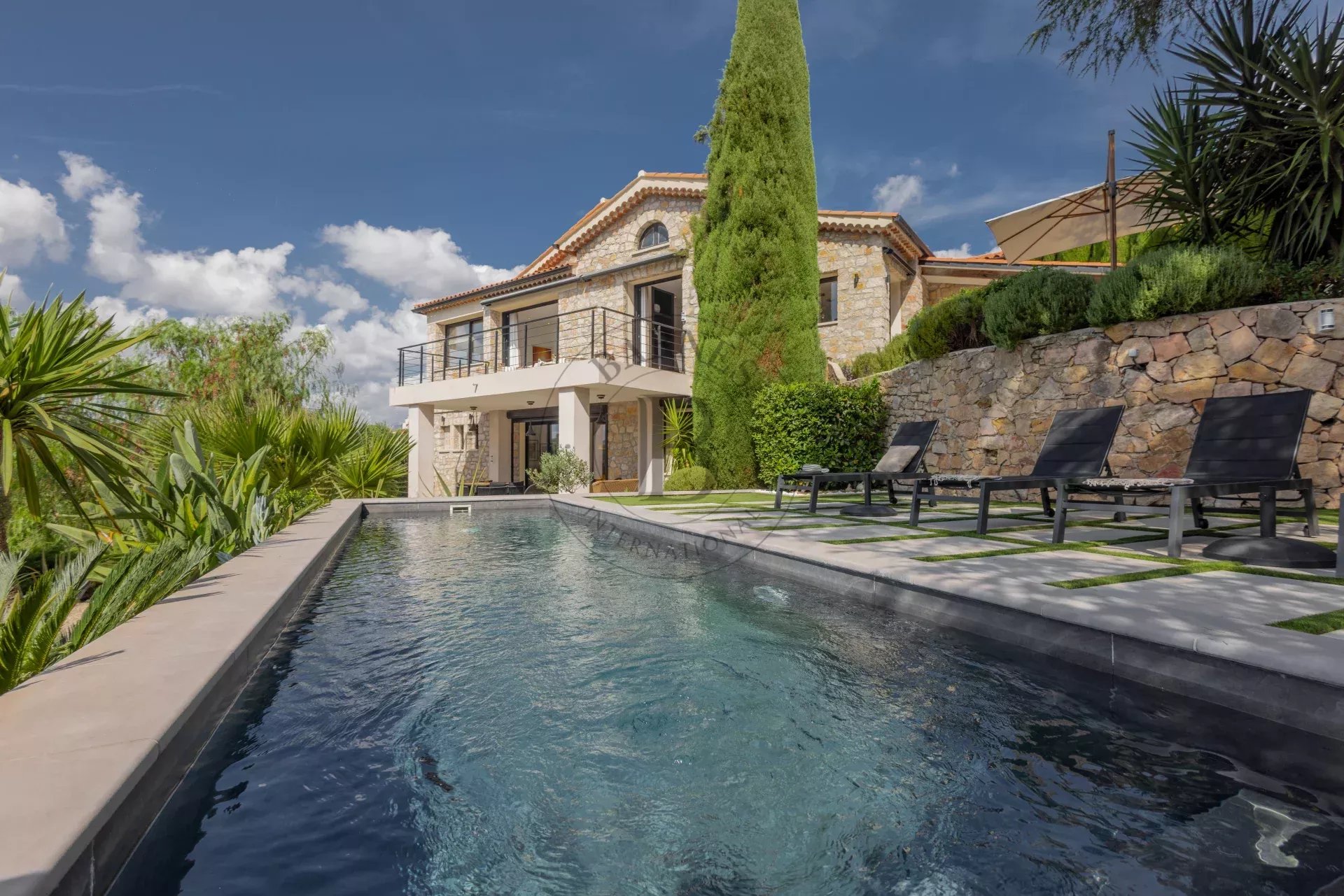 MOUGINS -  VILLA AVEC VUE MER PANORAMIQUE