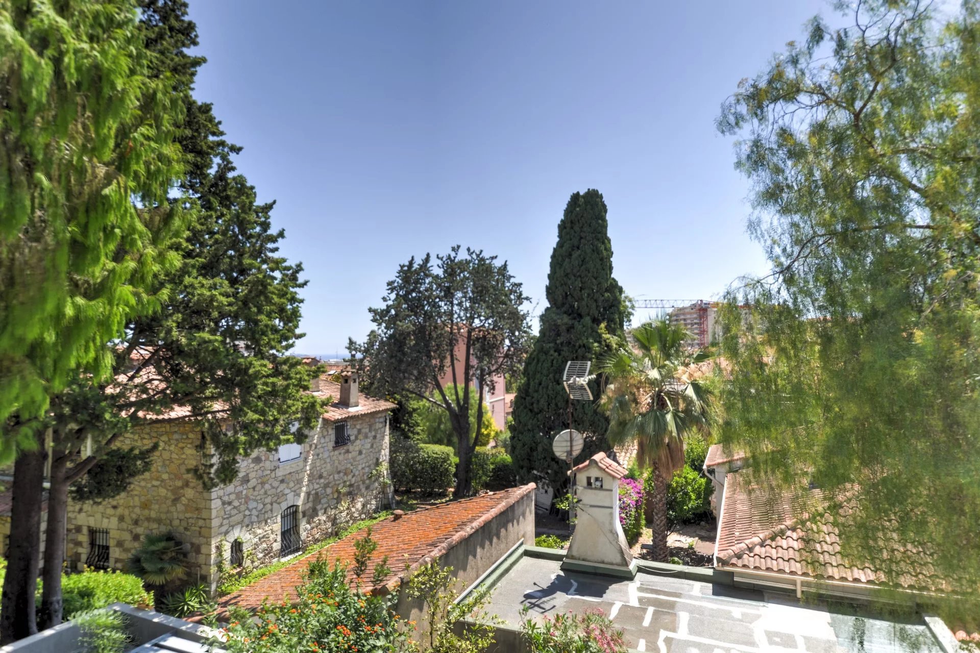 MAISON DE CHARME 180m2 CENTRE JARDIN PISCINE PARKING