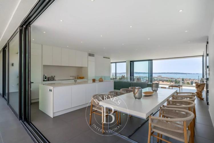 GOLFE-JUAN - VILLA CONTEMPORAINE - VUE MER PANORAMIQUE