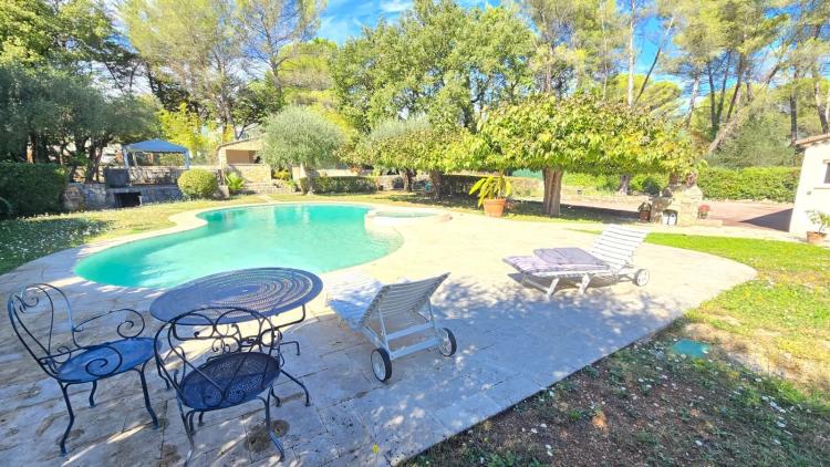 MAISON 5 PIÈCES 135 m² + PISCINE & DOUBLE GARAGE – TERRAIN 3 300 m²