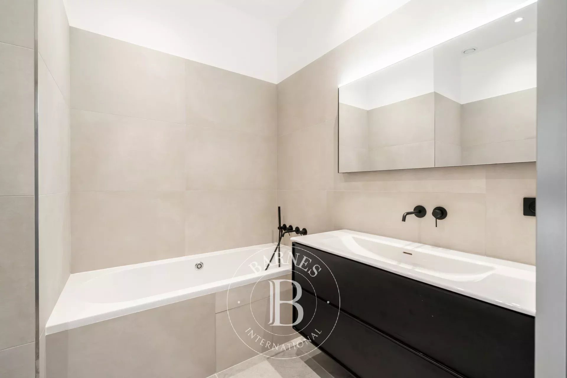 EXCLUSIVITÉ - CANNES – ARRIÈRE CROISETTE – 4 PIÈCES - BALCON - APERÇU MER