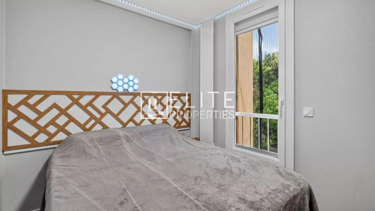 Appartement 3 pièces rénové avec terrasse — Dernier étage