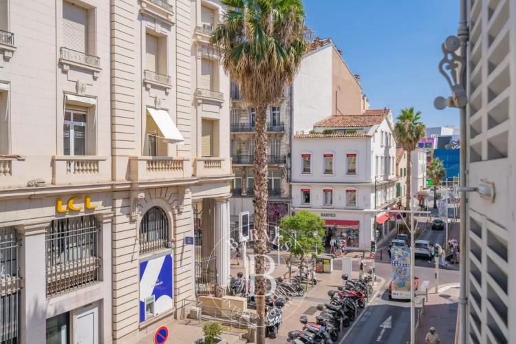 EXCLUSIVITÉ – CANNES BANANE – À 150 M DE LA CROISETTE – APPARTEMENT CONTEMPORAIN – 3 CHAMBRES