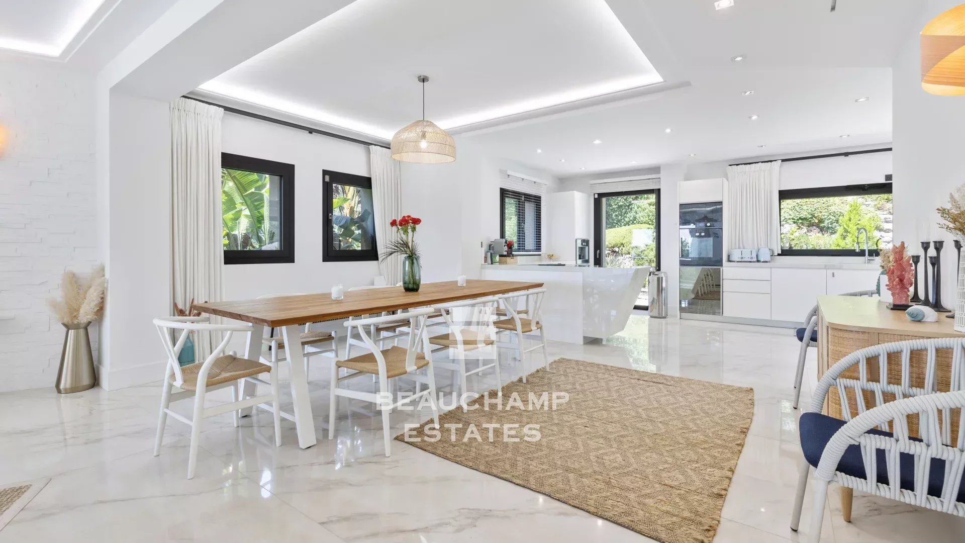 Villa contemporaine 5 chambres avec piscine - Super Cannes