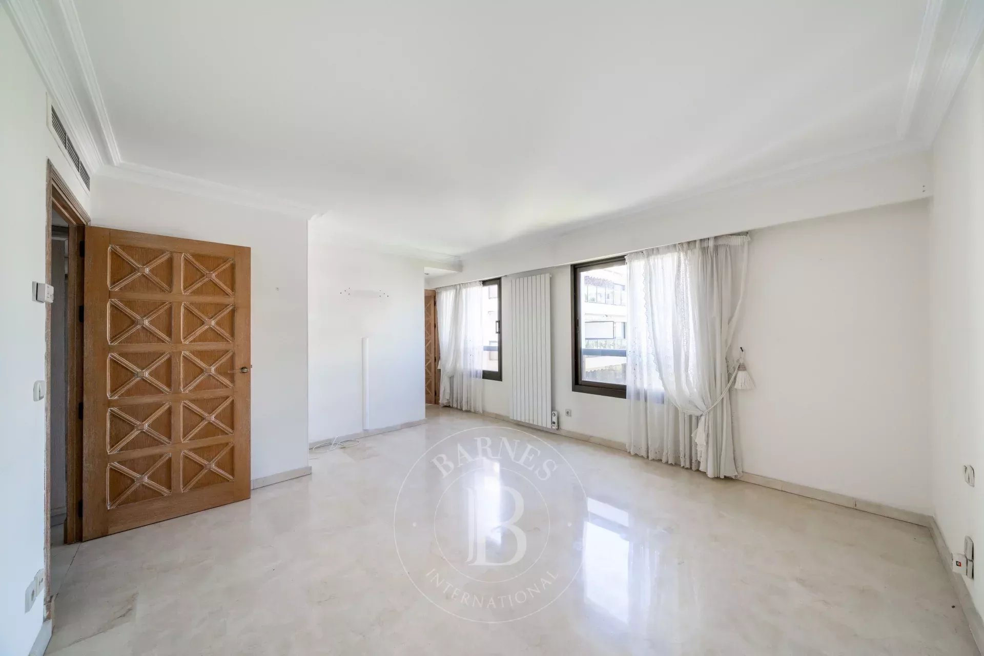 CANNES PALM BEACH – APPARTEMENT 3 PIÈCES – APERÇU MER - GARAGE