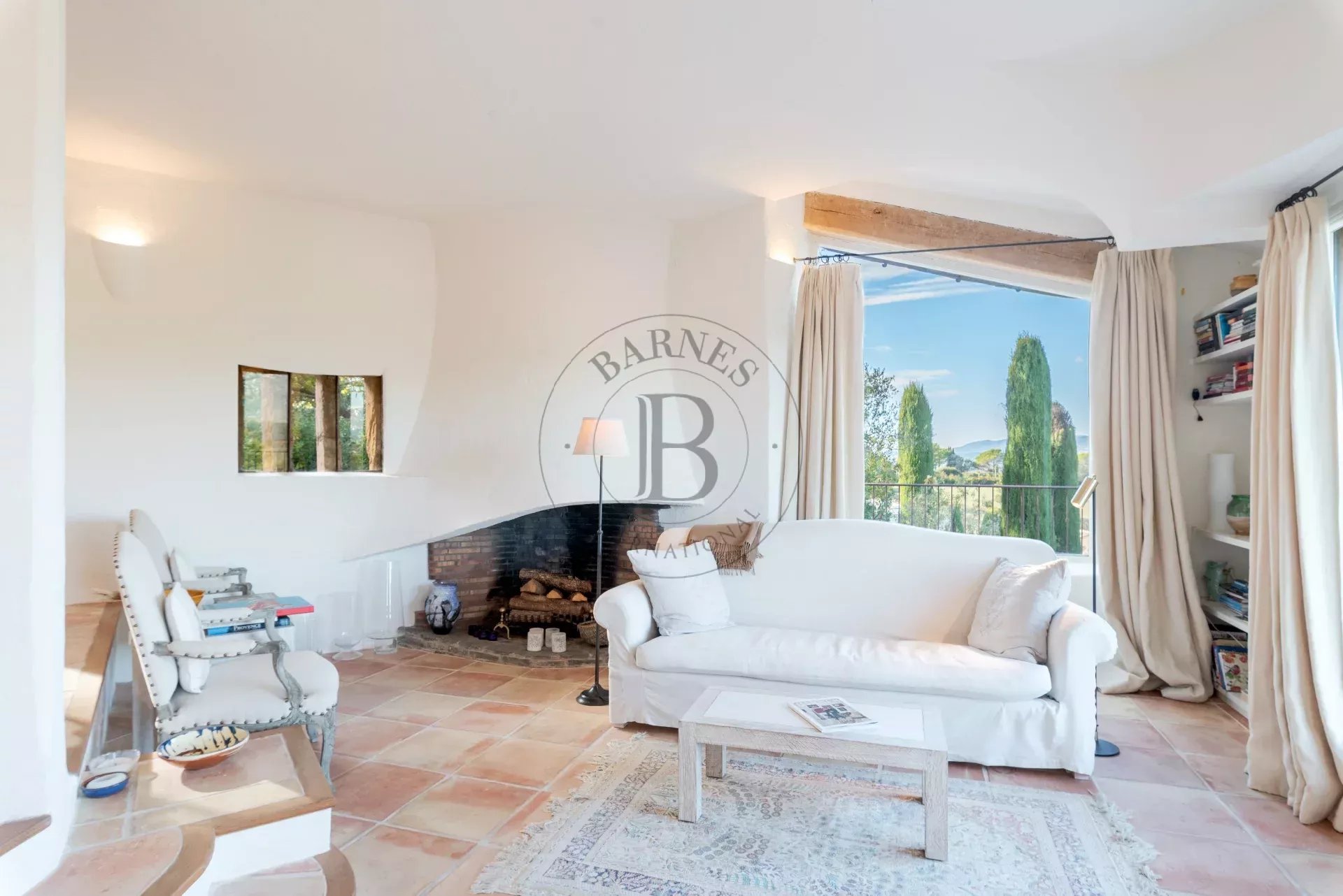 PROCHE MOUGINS – DOMAINE DE CASTELLARAS – VILLA COUELLE