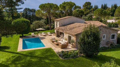 MOUGINS - VILLA PROVENCALE RENOVEE - QUARTIER PRISE