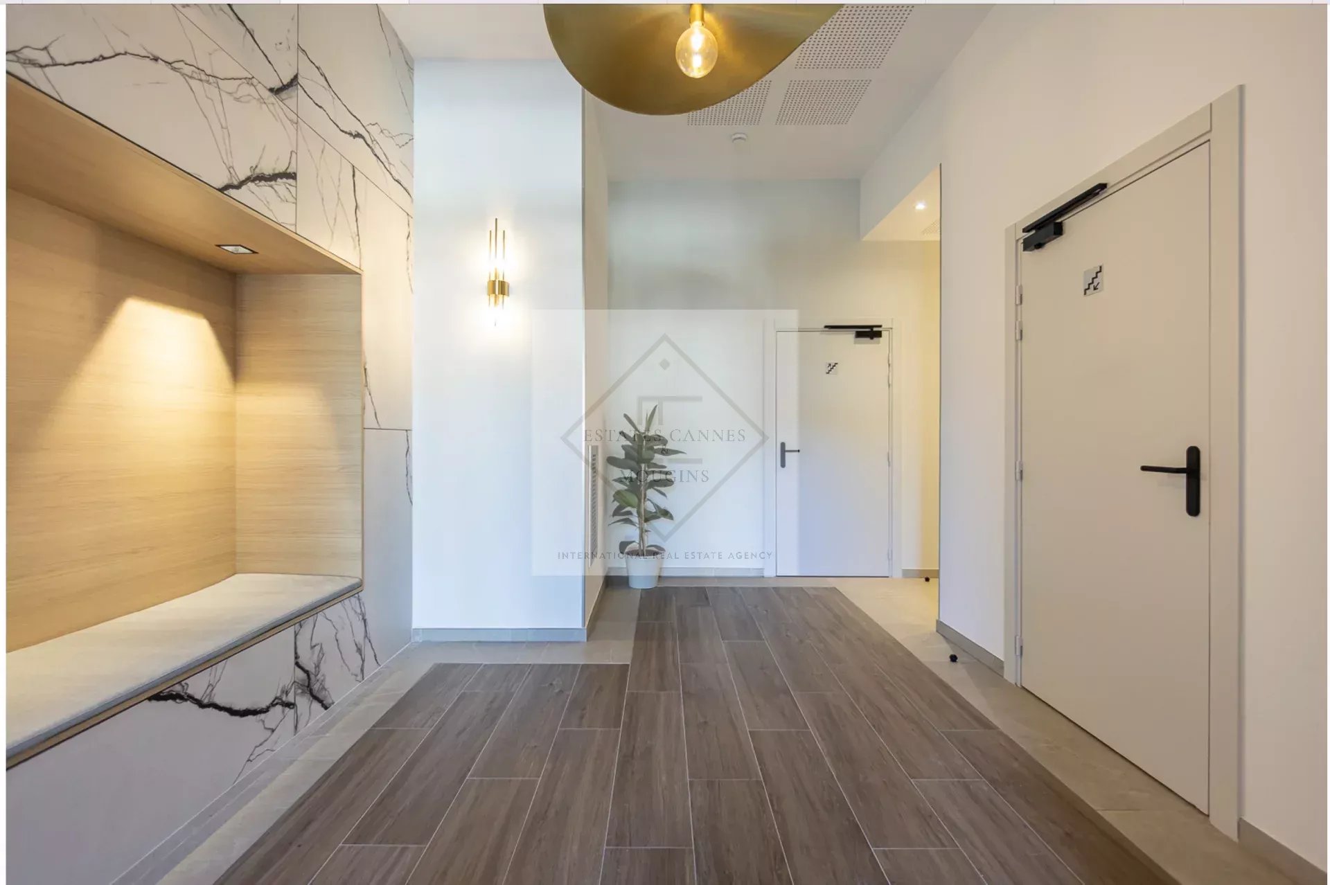 Dernier étage – Appartement 4 pièces neuf avec vue mer à Antibes