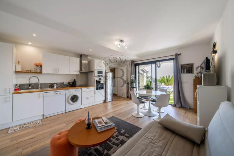 MOUGINS - VILLA VUE MER - PROCHE CANNES