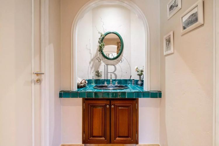 MOUGINS - VILLA DE CHARME - PROCHE VILLAGE