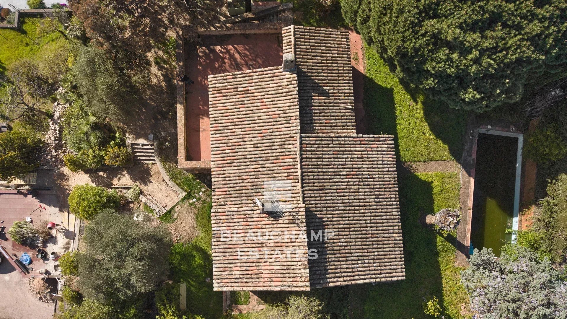 Propriété 5 chambres à rénover avec vue mer panoramique - Cannes - La Croix-des-Gardes