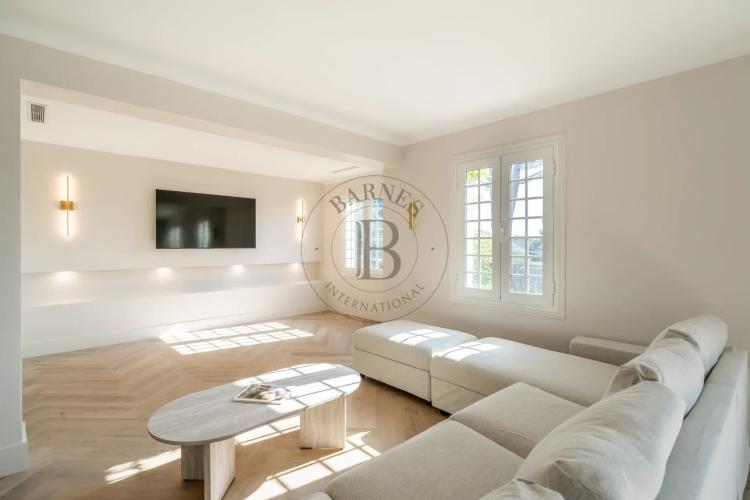 MOUGINS - VILLA - 5 CHAMBRES EN SUITE - DOMAINE SECURISE
