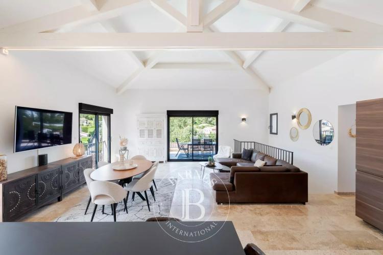 Valbonne - Élégante villa contemporaine récente à quelques pas des écoles internationales - Studio indépendant