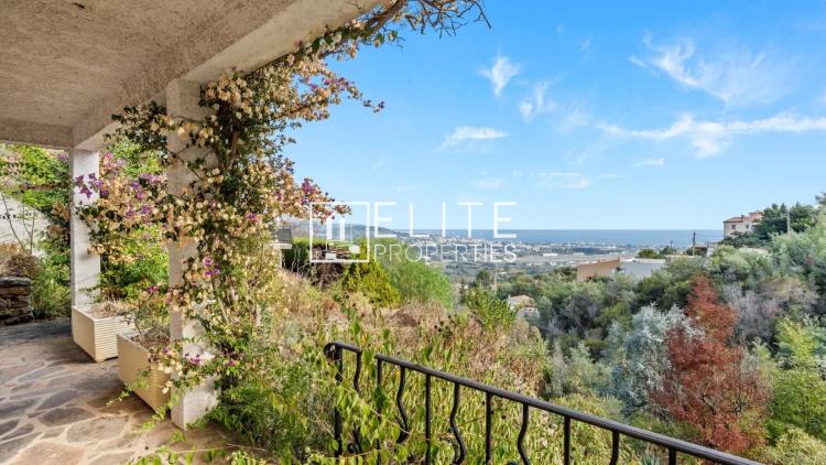 MANDELIEU-LA-NAPOULE (CAPITOU) : Maison à rénover, 110 m² habitables, vue panoramique mer et collines, terrain de 1700m²