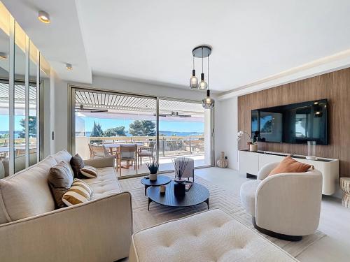 APPARTEMENT 4 PIECES - CANNES PALM BEACH - VUE MER