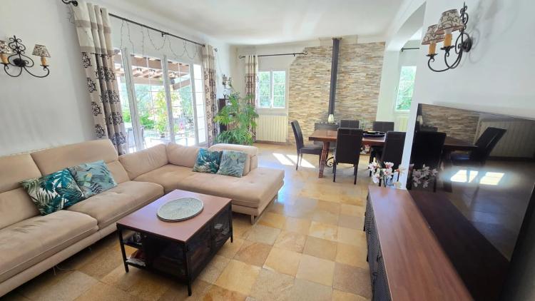 MAISON 5 PIÈCES 135 m² + PISCINE & DOUBLE GARAGE – TERRAIN 3 300 m²