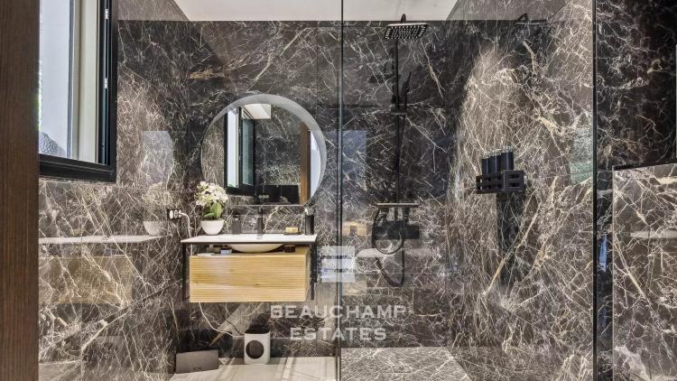 Appartement contemporain avec vue collines
