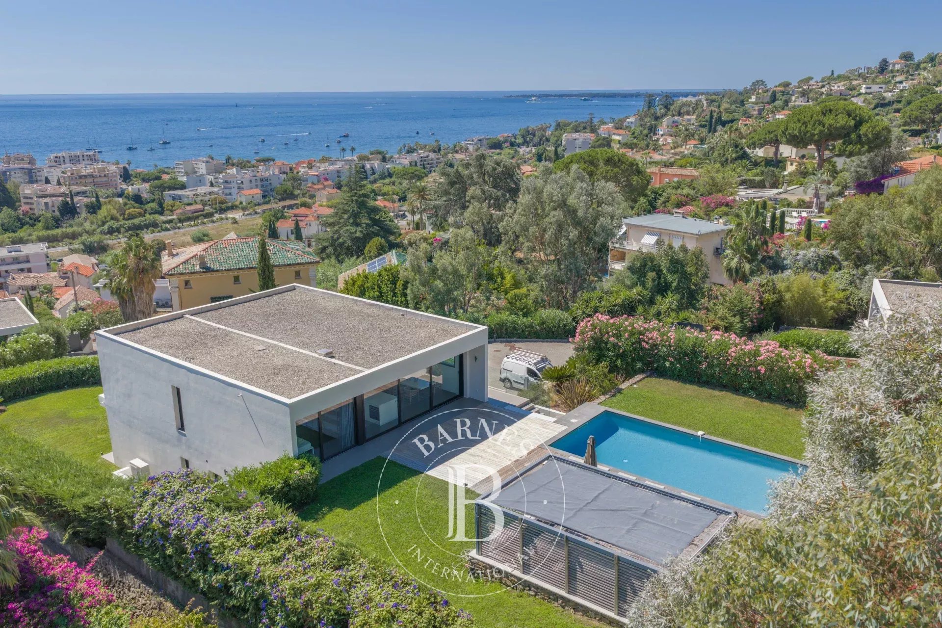 GOLFE-JUAN - VILLA CONTEMPORAINE - VUE MER PANORAMIQUE