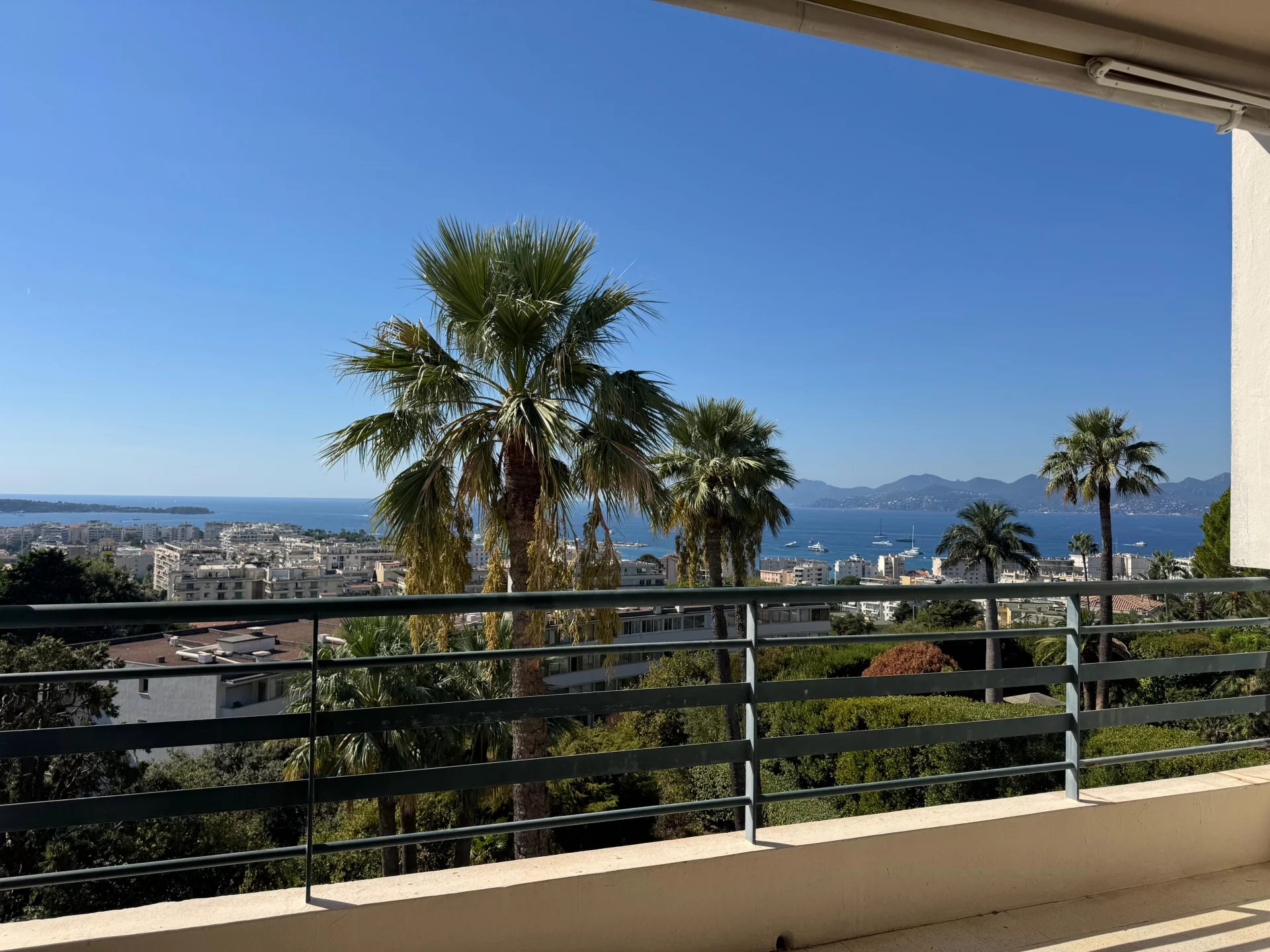 CANNES BASSE CALIFORNIE - DERNIER ETAGE - TERRASSE - VUE MER PANORAMIQUE