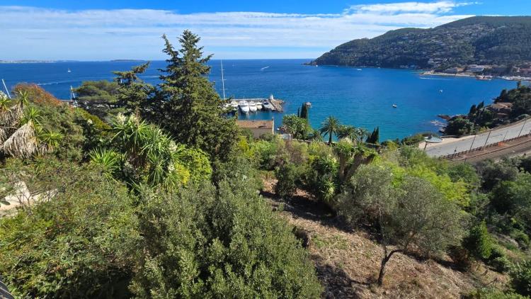 MAISON 4 PIÈCES 122 m² – VUE MER PANORAMIQUE – TERRAIN 1 280 m² – THÉOULE-SUR-MER