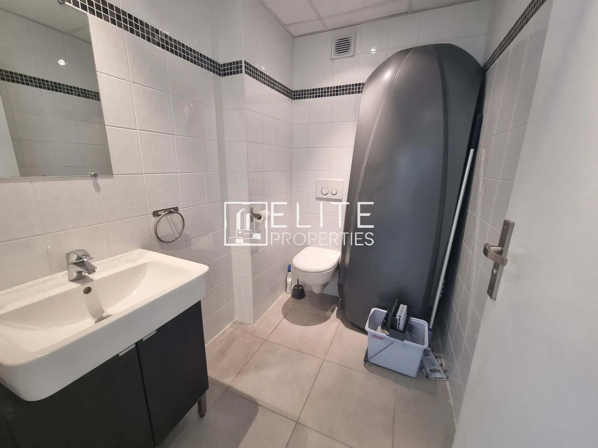 MOUGINS – BUREAUX LUMINEUX DE 51 M²