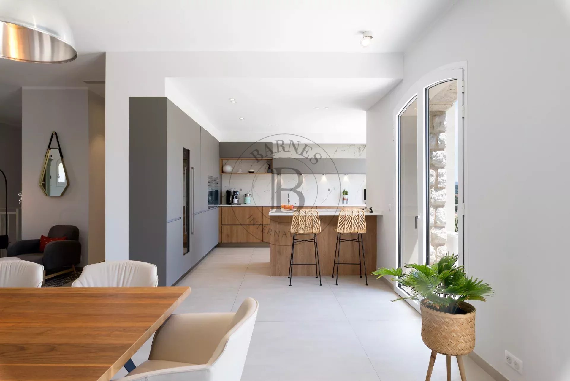 LA ROQUETTE-SUR-SIAGNE – VILLA FAMILIALE RÉNOVÉE – APERÇU MER
