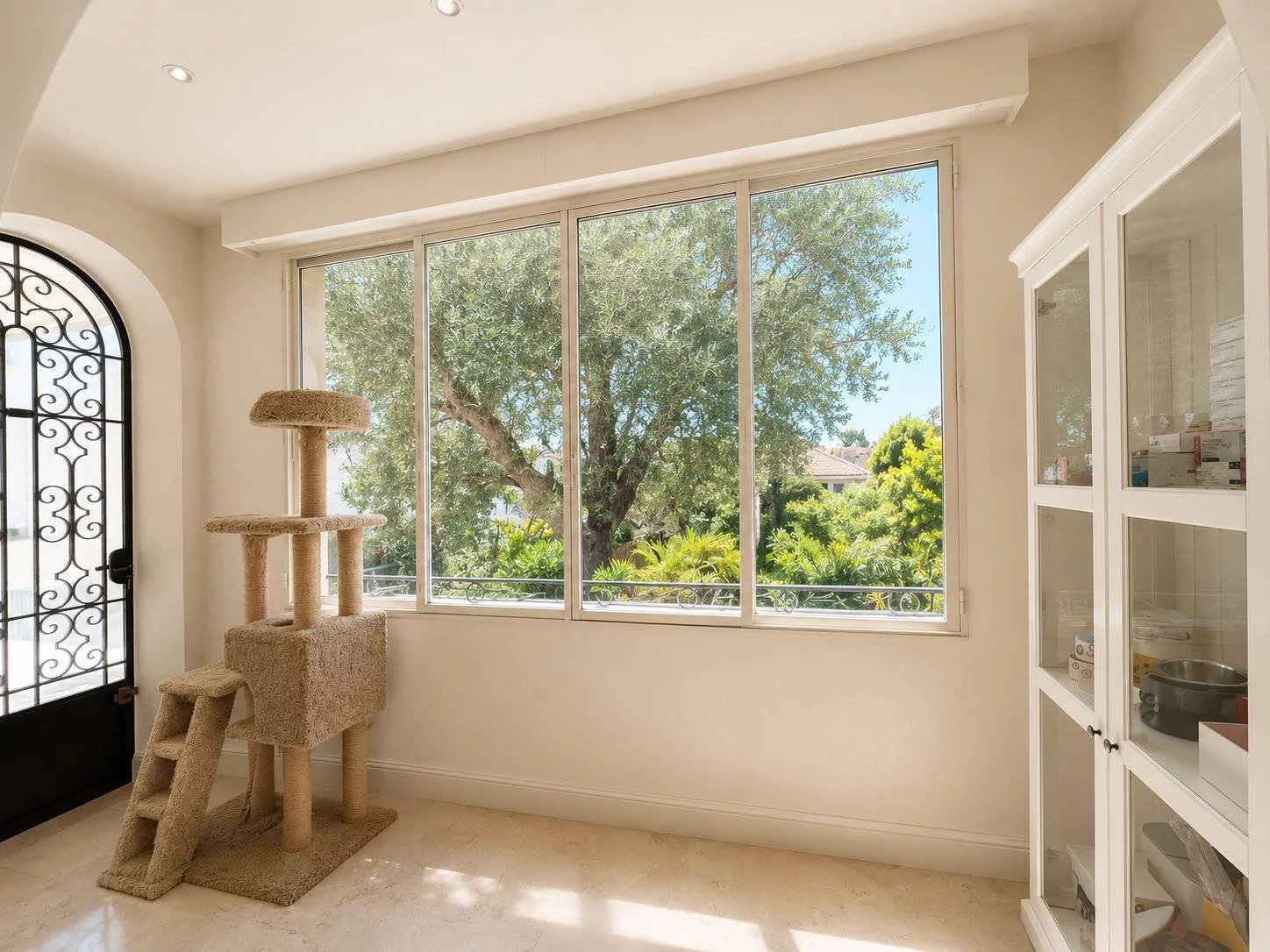 CANNES – MAISON BOURGEOISE – APPARTEMENT DE 165 m² – JARDIN PRIVATIF DE 260 m²