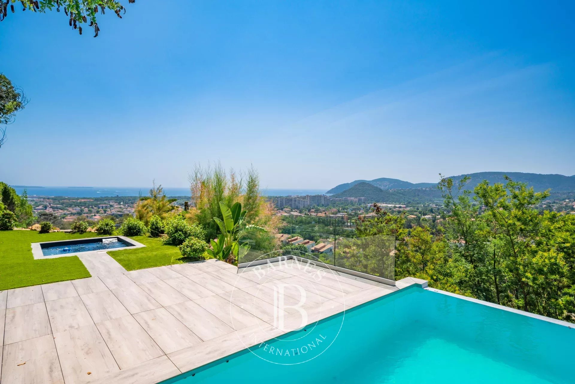 MANDELIEU LA NAPOULE - VILLA CONTEMPORAINE - VUE MER PANORAMIQUE