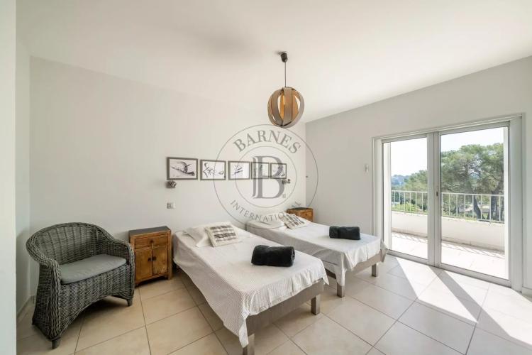 EXCLUSIVITÉ MOUGINS - VILLA NÉO-PROVENÇALE - VUE DÉGAGÉE