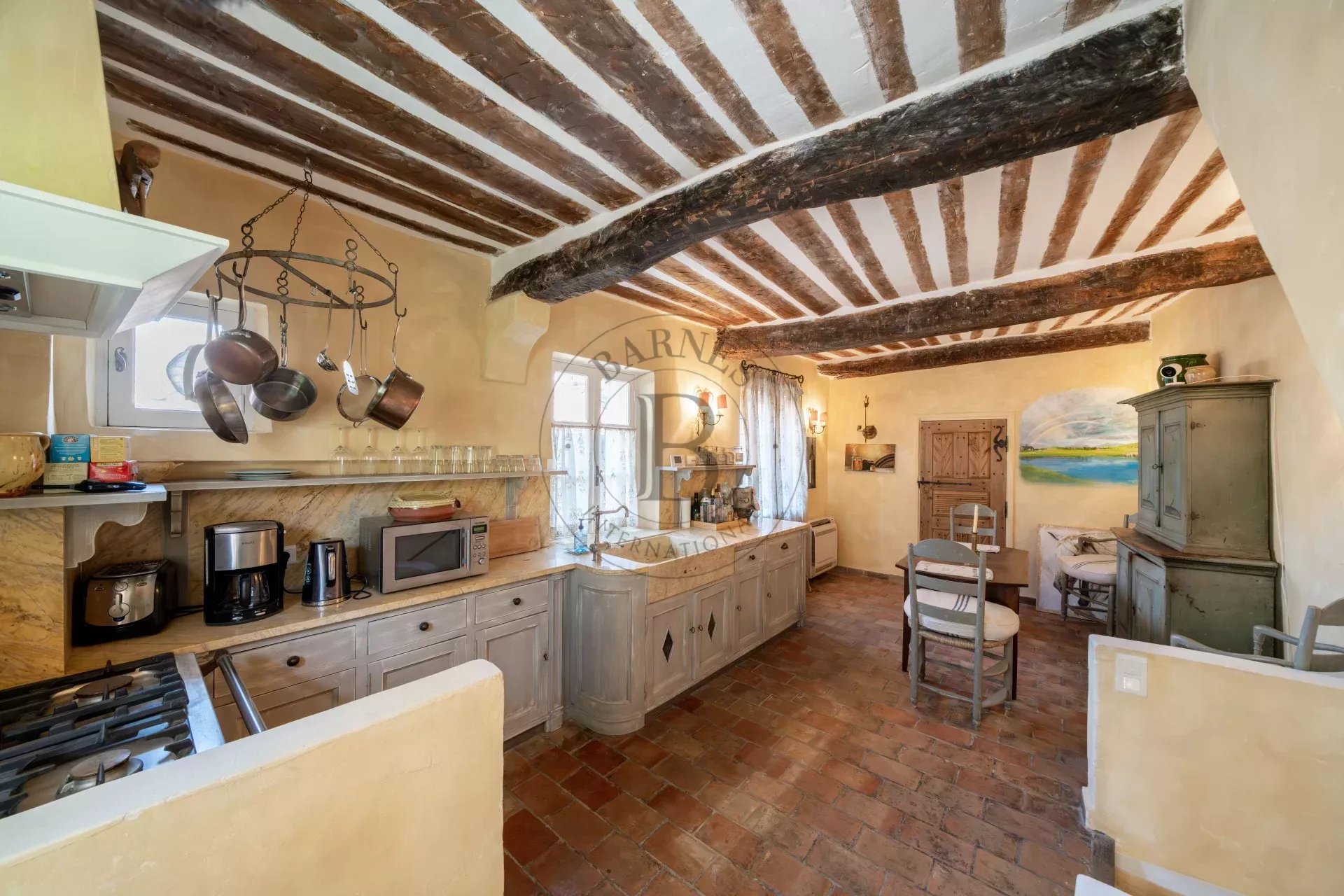 MOUGINS- MAISON DE VILLAGE