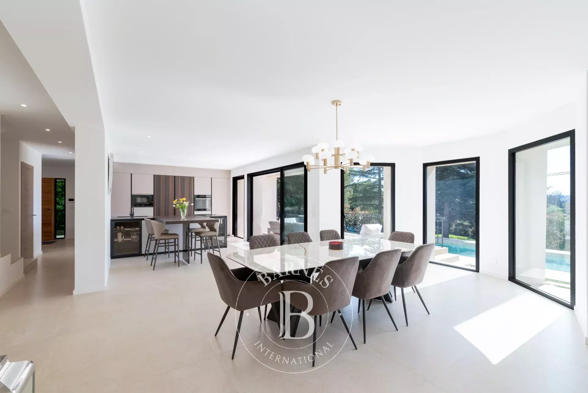 5 mn du village de Valbonne - Villa rénovée 5 chambres - Au calme absolu