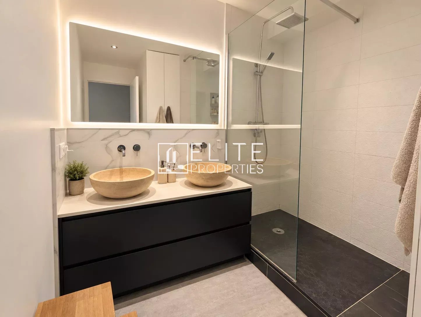 LE CANNET – APPARTEMENT LUMINEUX, TRAVERSANT ET AU CALME