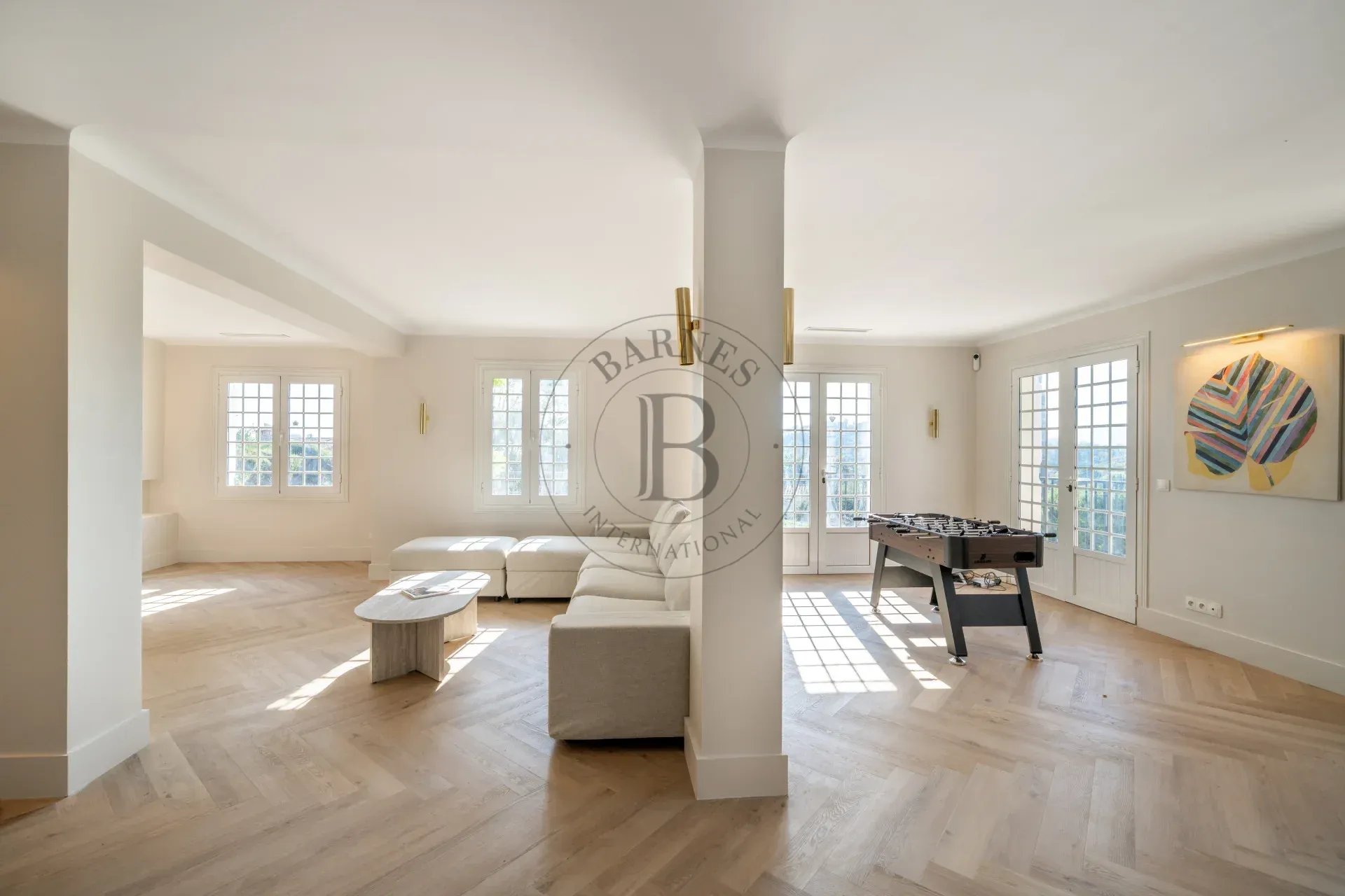 MOUGINS - VILLA - 5 CHAMBRES EN SUITE - DOMAINE SECURISE