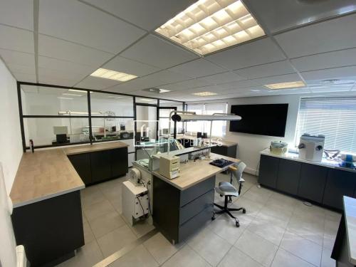 MOUGINS – BUREAUX LUMINEUX DE 51 M²