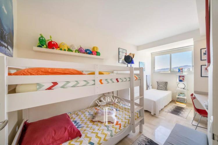 EXCLUSIVITÉ – CANNES BAS CROIX DES GARDES – VUE PANORAMIQUE MER – TERRASSE – 2 CHAMBRES