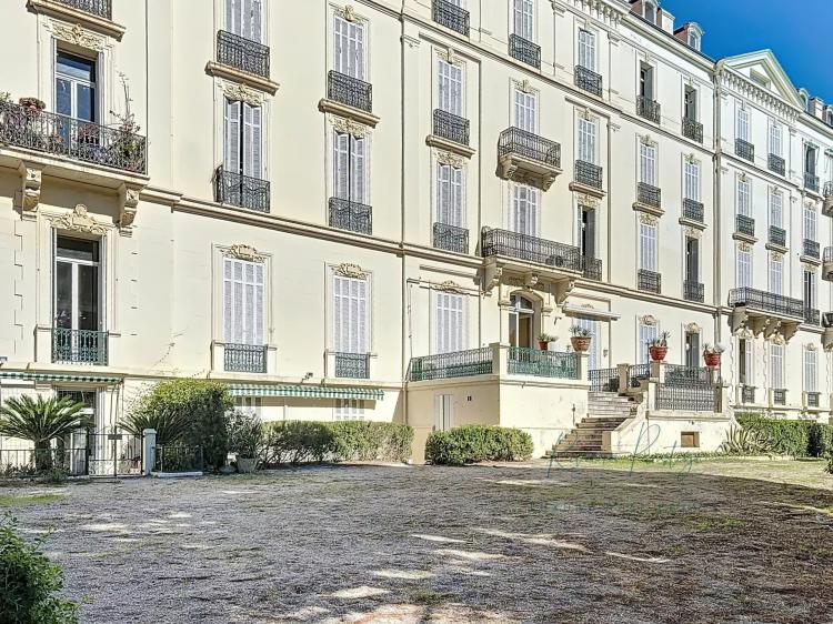 Appartement Bourgeois - 4 pièces - Cannes Basse Californie