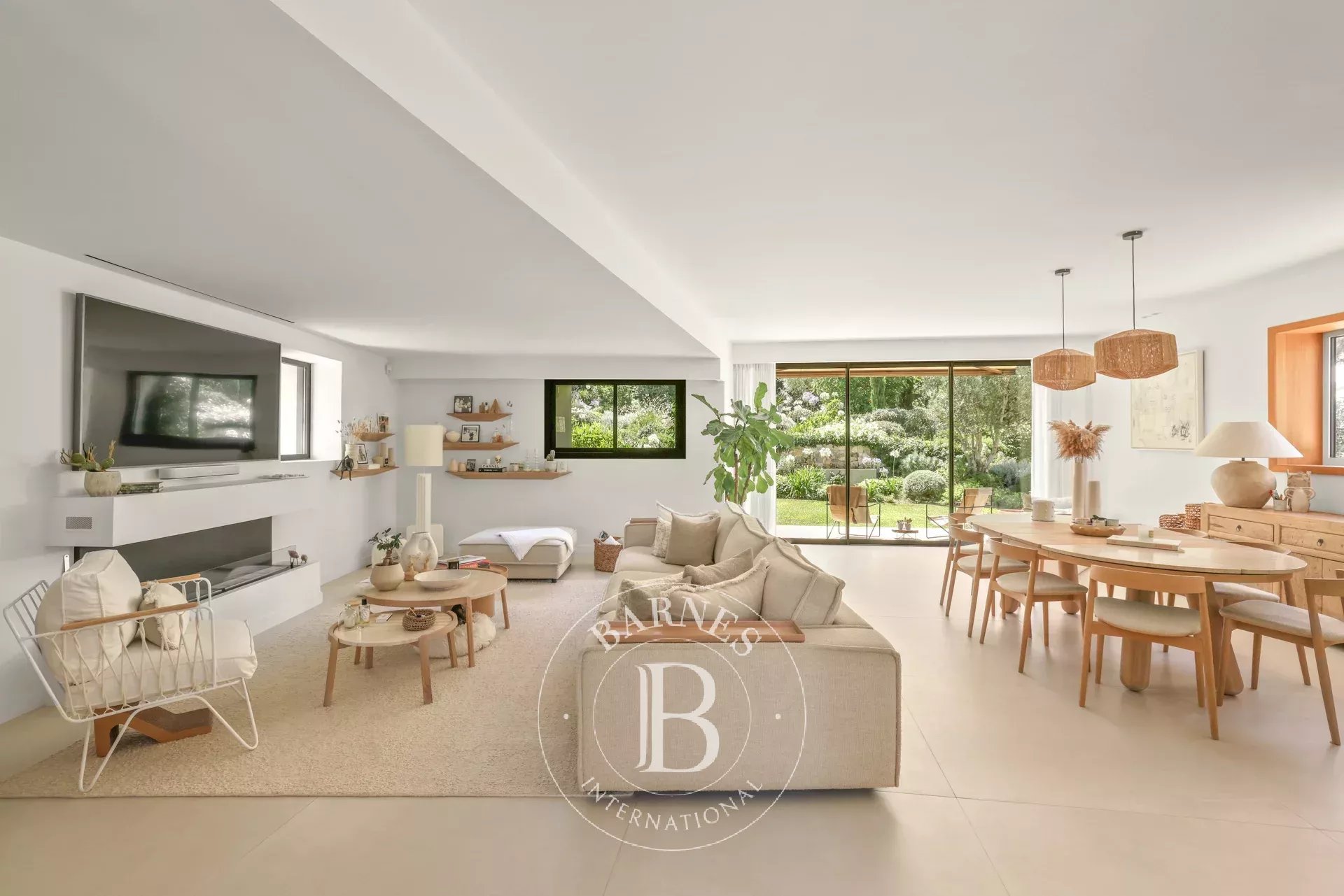 PROCHE MOUGINS - LE CANNET - VILLA RÉNOVÉE - PISCINE