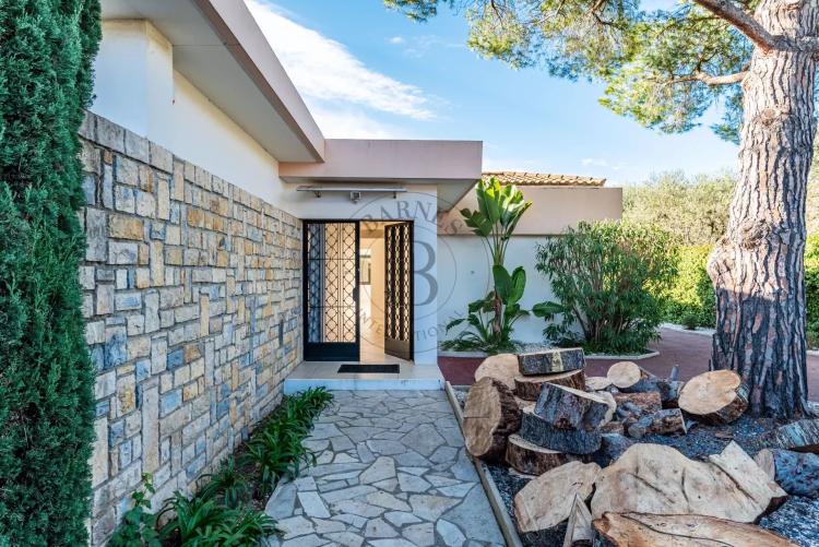 MOUGINS – VILLA DE PLAIN-PIED