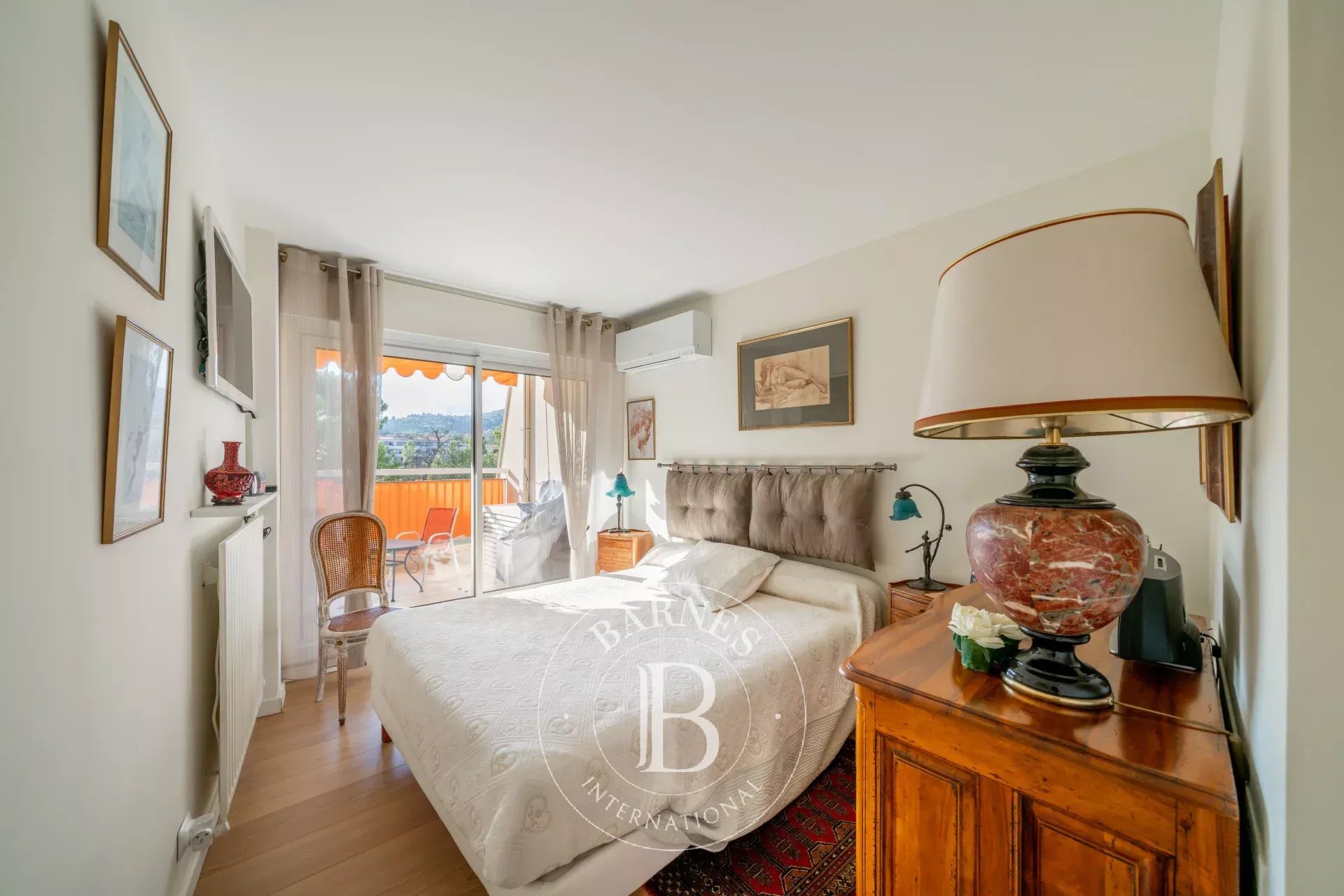 MANDELIEU LA NAPOULE - APPARTEMENT 4 PIECES RÉNOVÉ - VUE PORT