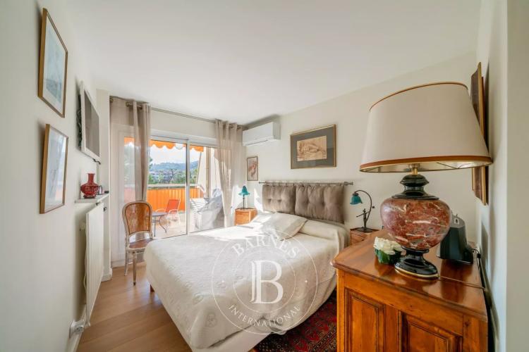 MANDELIEU LA NAPOULE - APPARTEMENT 4 PIECES RÉNOVÉ - VUE PORT