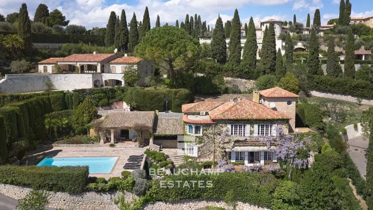 Bastide en pierre 6 chambres avec vue mer panoramique dans un domaine fermé à Mougins
