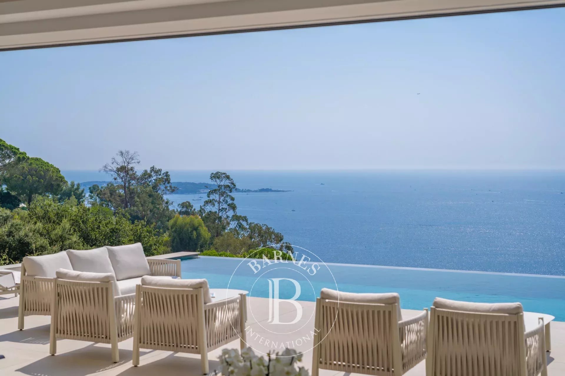 SUPER CANNES - VILLA CONTEMPORAINE NEUVE - VUE MER PANORAMIQUE SPECTACULAIRE