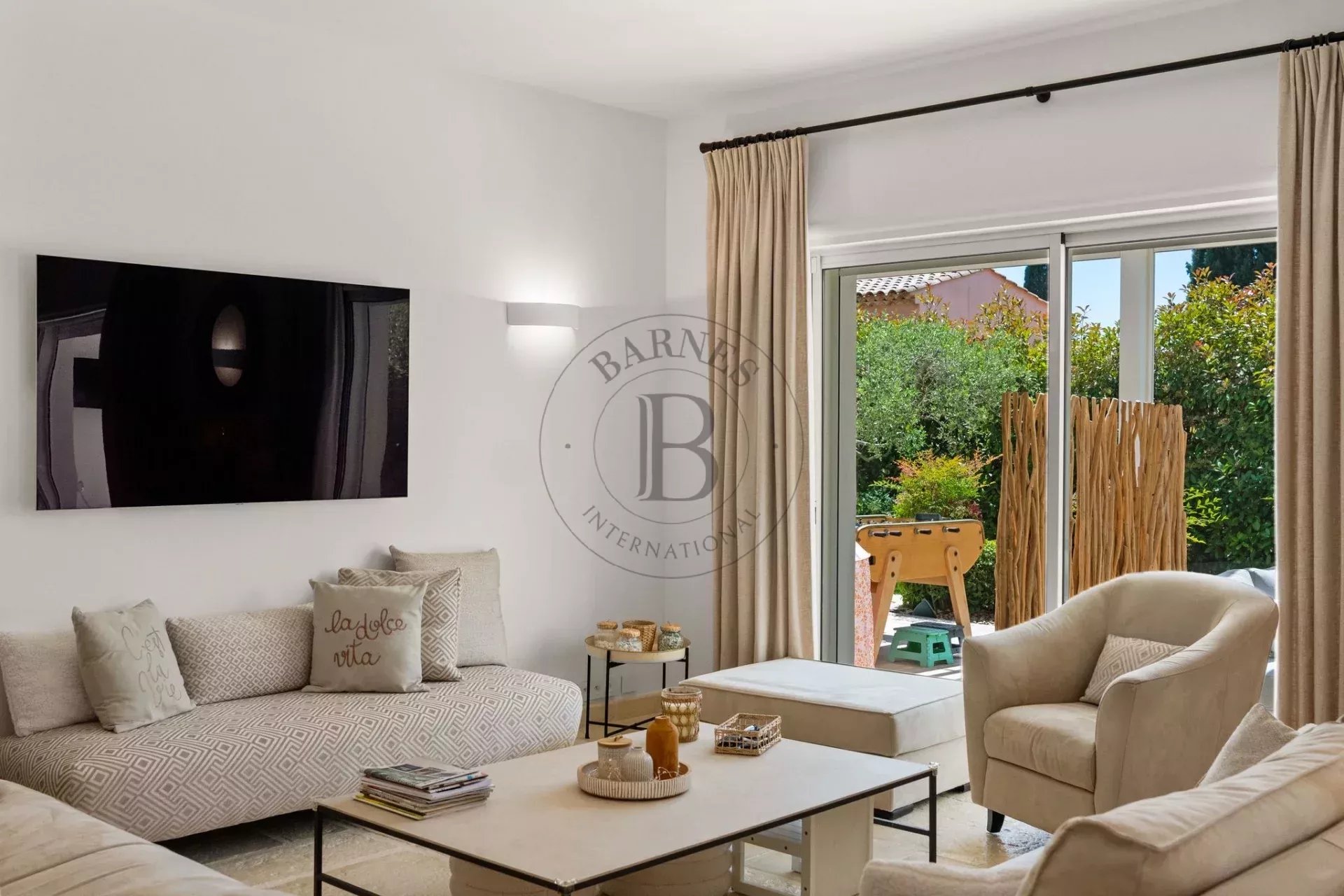 VILLA MOUGINS – VAUMARRE – À QUELQUES MINUTES DU CENTRE