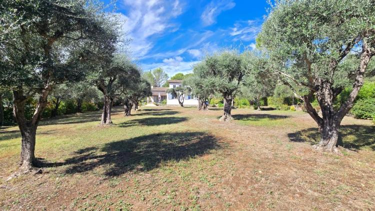 MAISON 5 PIÈCES 135 m² + PISCINE & DOUBLE GARAGE – TERRAIN 3 300 m²