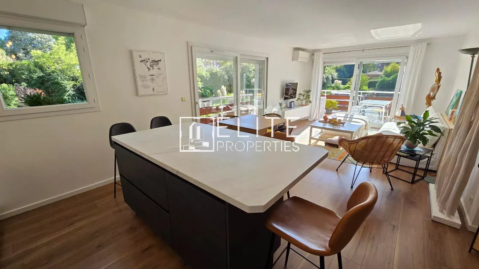 APPARTEMENT 3 PIÈCES DE 70m² + GARAGE, CAVE & PISCINE - MANDELIEU-LA-NAPOULE