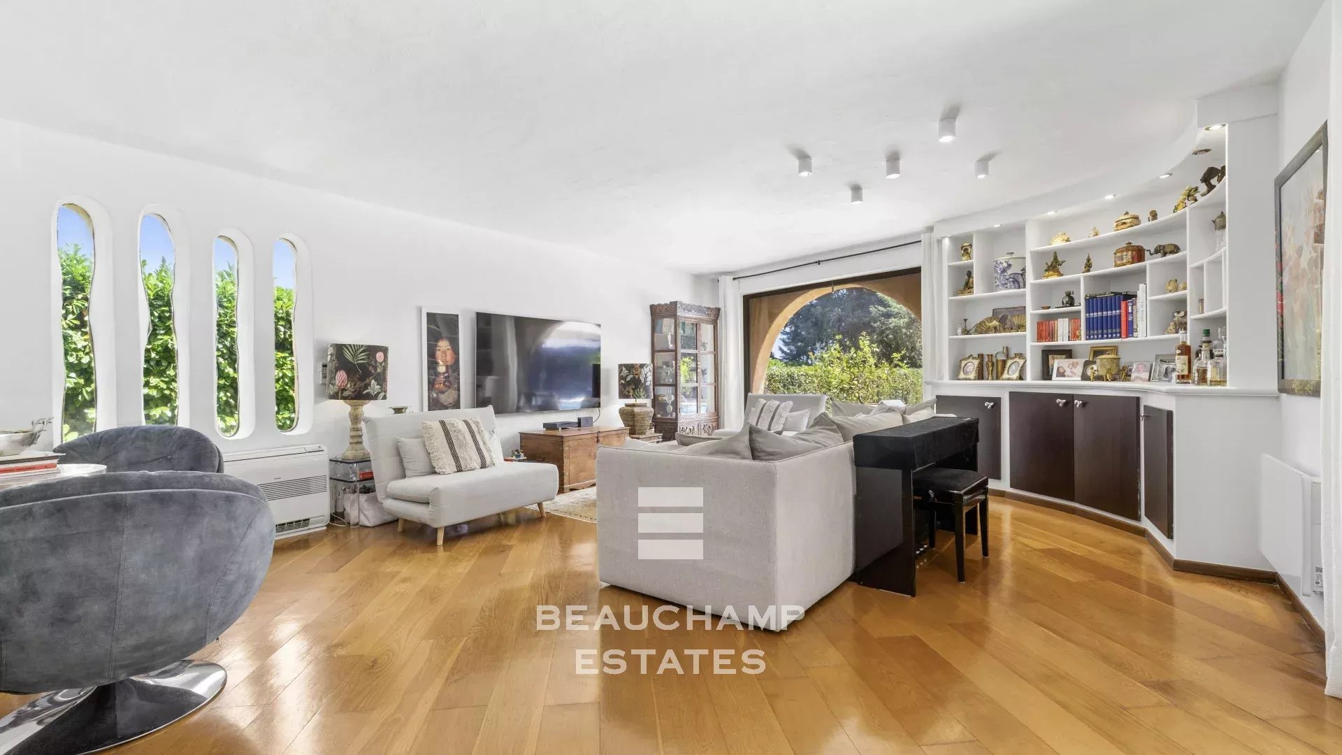 Exclusivité : atypique 5 chambres avec piscine - Mougins
