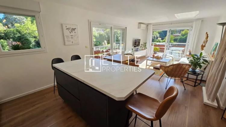 APPARTEMENT 3 PIÈCES DE 70m² + GARAGE, CAVE & PISCINE - MANDELIEU-LA-NAPOULE